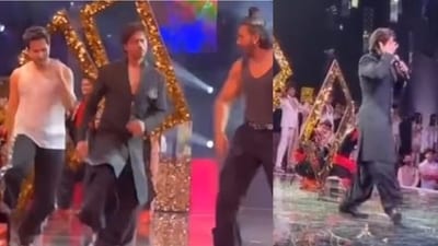 Shah Rukh Khan, Varun Dhawan and Ranveer Singh danced to Jhoome Jo Pathaan. Shah Rukh Khan, Varun Dhawan and Ranveer Singh danced to Jhoome Jo Pathaan.