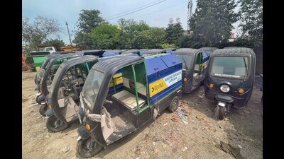 The e-rickshaws lying unused at the civic body’s workshop in Ludhiana on Sunday. (Gurpreet Singh/HT) The e-rickshaws lying unused at the civic body’s workshop in Ludhiana on Sunday. (Gurpreet Singh/HT)