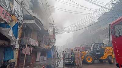 The fire that broke out at Nehru Complex in Chowk locality of Prayagraj on Saturday. (HT Photo)