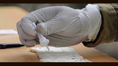 The fresh cases pushed Chandigarh’s daily positivity rate – the number of samples testing positive – to 5.60%. A total of 395 samples were tested over the last 24 hours and 20 turned out to be positive. (HT File Photo) The fresh cases pushed Chandigarh’s daily positivity rate – the number of samples testing positive – to 5.60%. A total of 395 samples were tested over the last 24 hours and 20 turned out to be positive. (HT File Photo)