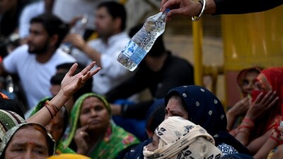A woman drinking water. As the temperature continues to rise. (Sunil Ghosh / Hindustan Times)