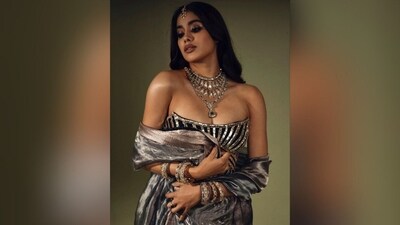 Janhvi added a touch of glamour to her look with a multi-layered diamond necklace, heavy stone-studded bangles, and a statement maang tikka. (Instagram/@Janhvikapoor ) Janhvi added a touch of glamour to her look with a multi-layered diamond necklace, heavy stone-studded bangles, and a statement maang tikka. (Instagram/@Janhvikapoor )