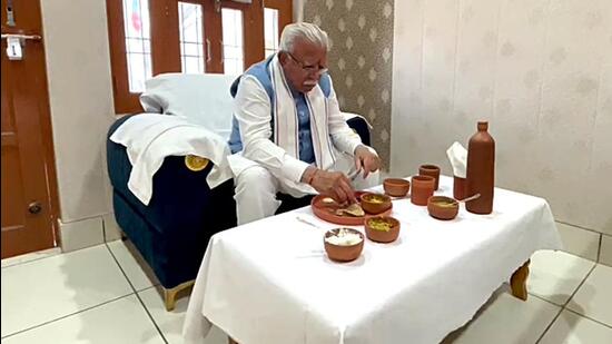 Haryana chief minister Manohar Lal Khattar eats a meal in an earthen pot during a ‘Jan Samvad’ programme, at Kharak Kalan village, in Bhiwani on Sunday. (ANI Pic Service)