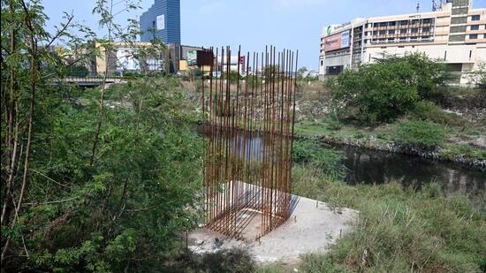 The authority began construction on the Chilla elevated road on January 25, 2019, but stopped it in March 2020. (Sunil Ghosh/HT Photo)