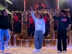 Shah Rukh Khan and Shiamak Davar rehearse to one of their popular songs from Dil To Pagal Hai in an old video. Shah Rukh Khan and Shiamak Davar rehearse to one of their popular songs from Dil To Pagal Hai in an old video.