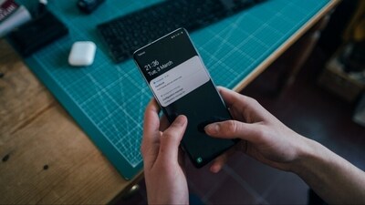 Premium 5G smartphones come with top quality camera, display, resolution and battery life, among other features (Unsplash) Premium 5G smartphones come with top quality camera, display, resolution and battery life, among other features (Unsplash)