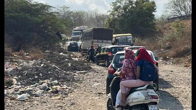 On Monday, traffic was thrown out of gear with both the alternate roads getting clogged for over an hour. (HT PHOTO)