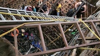 Rescuers pull out bodies from a stepwell that collapsed at Beleshwar Mahadev Jhulelal temple in Madhya Pradesh’s Indore (Twitter Photo) (File) Rescuers pull out bodies from a stepwell that collapsed at Beleshwar Mahadev Jhulelal temple in Madhya Pradesh’s Indore (Twitter Photo) (File)