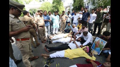 Students stage protests to raise LUSU poll demand (HT photo)