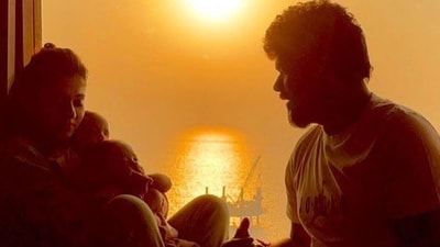 Vignesh Shivan has shared a new picture of Nayanthara with their sons. Vignesh Shivan has shared a new picture of Nayanthara with their sons.