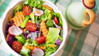 Nourish well: To ensure a well-rounded meal, it is recommended to consume freshly prepared food that includes all six tastes. This includes sweet grains or carbs, salt, acidic foods for sour taste, digestive spices for pungent taste, greens for bitter taste, and protein for astringent taste. (Pixabay)
