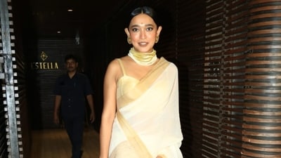 Sayani Gupta was also spotted at the Bheed get-together. She looked stunning in a white and golden saree. (Varinder Chawla) Sayani Gupta was also spotted at the Bheed get-together. She looked stunning in a white and golden saree. (Varinder Chawla)