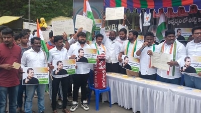 Andhra Pradesh youth Congress commences ‘Jawab Do Modi Ji Postcard Campaign’ cornering the BJP-led government while seeking PM's answer on 3 questions. Andhra Pradesh youth Congress commences ‘Jawab Do Modi Ji Postcard Campaign’ cornering the BJP-led government while seeking PM's answer on 3 questions.