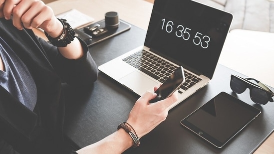 Being productive is a matter of making conscious choices and eliminating counterproductive habits. Identifying and rectifying these habits can help us achieve our daily goals and lead more satisfying lives.&nbsp;(Pixabay)
