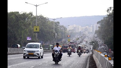 City witnessed moderate showers near areas like Warje on Tuesday. (Kalpesh Nukte/HT PHOTO) City witnessed moderate showers near areas like Warje on Tuesday. (Kalpesh Nukte/HT PHOTO)