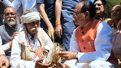 Madhya Pradesh chief minister Shivraj Singh Chouhan met farmers after their crops were damaged due to a hailstorm in Gulabganj, Vidisha on March 21 (ANI FILE Photo) Madhya Pradesh chief minister Shivraj Singh Chouhan met farmers after their crops were damaged due to a hailstorm in Gulabganj, Vidisha on March 21 (ANI FILE Photo)