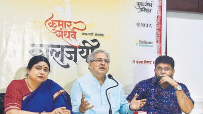 Mumbai, India - April 04, 2023: Kalapini Komkali, daughter of Pandit Kumar Gandharva, Shashi Vyas, Director, Pancham Nishad along with Bhuvanesh Komkali, grandson of Pandit Kumar Gandharva, during the press conference of “KALJAYEE”, celebrating the birth centenary year of legendary Hindustani classical musician Padma Vibhushan Kumar Gandharva, at Mumbai Press Club, Azad Maidan, in Mumbai, India, on Tuesday, April 04, 2023. (Photo by Bhushan Koyande/HT Photo) (HT PHOTO) Mumbai, India - April 04, 2023: Kalapini Komkali, daughter of Pandit Kumar Gandharva, Shashi Vyas, Director, Pancham Nishad along with Bhuvanesh Komkali, grandson of Pandit Kumar Gandharva, during the press conference of “KALJAYEE”, celebrating the birth centenary year of legendary Hindustani classical musician Padma Vibhushan Kumar Gandharva, at Mumbai Press Club, Azad Maidan, in Mumbai, India, on Tuesday, April 04, 2023. (Photo by Bhushan Koyande/HT Photo) (HT PHOTO)