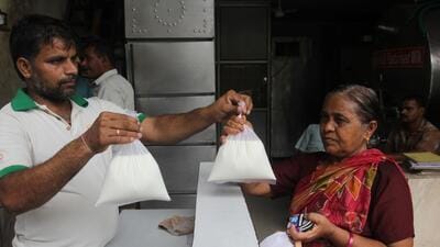 One in three households reduced consumption and spending on milk due to rising prices, consumer survey firm Local Circles said in a recent review. (HT PHOTO) One in three households reduced consumption and spending on milk due to rising prices, consumer survey firm Local Circles said in a recent review. (HT PHOTO)