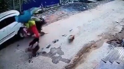 All three passengers were seen riding the scooter without wearing helmets. (Twitter) All three passengers were seen riding the scooter without wearing helmets. (Twitter)