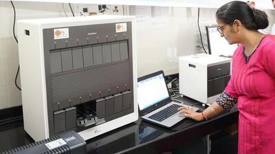 The automatic Gene-Xpert machine can test 16 samples in one ago. (HT Photo) The automatic Gene-Xpert machine can test 16 samples in one ago. (HT Photo)
