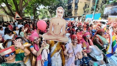 Women devotees undertake procession in Thane. (Praful Gangurde/ Hindustan Times)