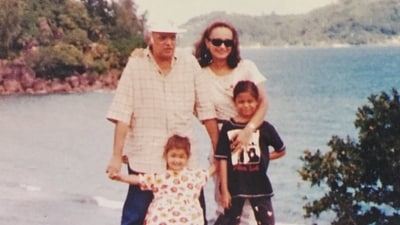 Soni Razdan has shared an unseen throwback family picture. Soni Razdan has shared an unseen throwback family picture.