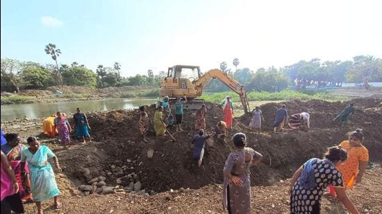Gorai, Culvem women hold sit-in against lake ‘beautification’