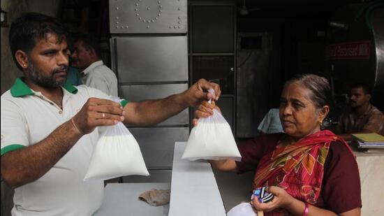 One in three households reduced consumption and spending on milk due to rising prices, consumer survey firm Local Circles said in a recent review. (HT PHOTO)