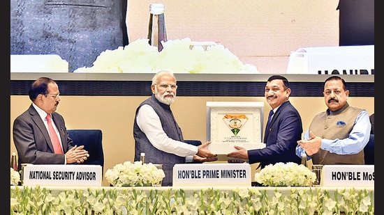 Prime Minister Narendra Modi being presented with a memento by Central Bureau of Investigation (CBI) Director-General Subodh Kumar Jaiswal, New Delhi (Jitender Gupta)