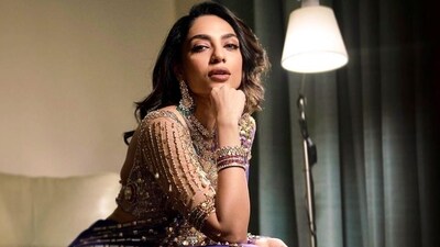 For the occasion, Sobhita Dhulipala picked her saree from the shelves of Papa Dont Preach by Shubhika. (Instagram/@sobhitad) For the occasion, Sobhita Dhulipala picked her saree from the shelves of Papa Dont Preach by Shubhika. (Instagram/@sobhitad)
