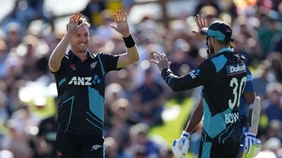 New Zealand's Adam Milne (L) celebrates with teammates after taking a wicket during the second Twenty20 international cricket match between New Zealand and Sri Lanka in Dunedin on April 5, 2023. (Photo by Sameera PEIRIS / AFP) (AFP) New Zealand's Adam Milne (L) celebrates with teammates after taking a wicket during the second Twenty20 international cricket match between New Zealand and Sri Lanka in Dunedin on April 5, 2023. (Photo by Sameera PEIRIS / AFP) (AFP)