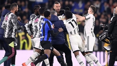 Inter Milan and Juventus players scuffle following the Italian cup semi final first leg soccer match between Juventus and Inter Milan, at the Allianz Stadium, in Turin, Italy, Tuesday, April 4, 2023. (Fabio Ferrari/LaPresse via AP) (AP) Inter Milan and Juventus players scuffle following the Italian cup semi final first leg soccer match between Juventus and Inter Milan, at the Allianz Stadium, in Turin, Italy, Tuesday, April 4, 2023. (Fabio Ferrari/LaPresse via AP) (AP)