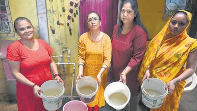 Mumbai, India - April 05, 2023: Residents of Juhu Koliwada receive sewage like drinking water since a month now, in Mumbai, India, on Wednesday, April 05, 2023. (Photo by Vijay Bate/HT Photo) (HT PHOTO)
