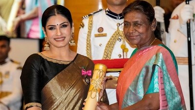 President Droupadi Murmu confers Padma Shri to actor Raveena Tandon during Padma Awards 2023 ceremony at Rashtrapati Bhawan. (PTI) President Droupadi Murmu confers Padma Shri to actor Raveena Tandon during Padma Awards 2023 ceremony at Rashtrapati Bhawan. (PTI)