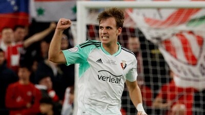Soccer Football - Copa del Rey - Semi Final - Second Leg - Athletic Bilbao v Osasuna - San Mames, Bilbao, Spain - April 4, 2023 Osasuna's Pablo Ibanez celebrates scoring their first goal REUTERS/Vincent West (REUTERS)