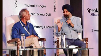 Singer Rabbi Shergill (R) interacting with filmmaker Daljit Ami during a session of the two-day Think Fest, Speaking Allowed, in Chandigarh (HT Photo)