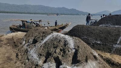 Thane, India - January 21, 2023: Two illegal mining barges and two suction pumps seized and destroyed as part of a special drive against sand mafia and illegal dredging worth ₹50 lakh by Thane Tehsil and Sub-Divisional Office, at Retibunder, on Ghodbunder Road, in Thane, India, on Saturday, January 21, 2023. (Praful Gangurde/HT Photo) (HT PHOTO) Thane, India - January 21, 2023: Two illegal mining barges and two suction pumps seized and destroyed as part of a special drive against sand mafia and illegal dredging worth ₹50 lakh by Thane Tehsil and Sub-Divisional Office, at Retibunder, on Ghodbunder Road, in Thane, India, on Saturday, January 21, 2023. (Praful Gangurde/HT Photo) (HT PHOTO)