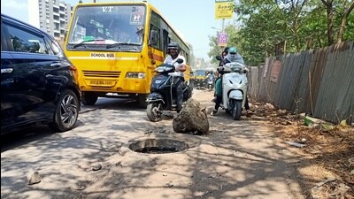 Vehicle users manoeuvre an uncovered manhole on the stretch betweeb Marvel Sangria and Orchid Palace, on Wednesday. (HT PHOTO) Vehicle users manoeuvre an uncovered manhole on the stretch betweeb Marvel Sangria and Orchid Palace, on Wednesday. (HT PHOTO)