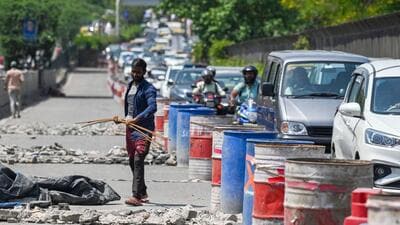 Workers repair Chirag Delhi flyover. (Raj K Raj/HT Photo) Workers repair Chirag Delhi flyover. (Raj K Raj/HT Photo)