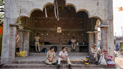 Security personnel deployed amid tension after clashes broke out between two groups during a 'Ram Navami' procession in Hooghly district on Tuesday. (PTI) Security personnel deployed amid tension after clashes broke out between two groups during a 'Ram Navami' procession in Hooghly district on Tuesday. (PTI)