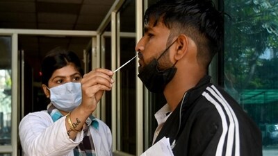 Maharashtra reports slight dip in Covid cases; 569 infections in 24 hours.( (Representative Image/(Photo by Sunil Ghosh / Hindustan Times) Maharashtra reports slight dip in Covid cases; 569 infections in 24 hours.( (Representative Image/(Photo by Sunil Ghosh / Hindustan Times)