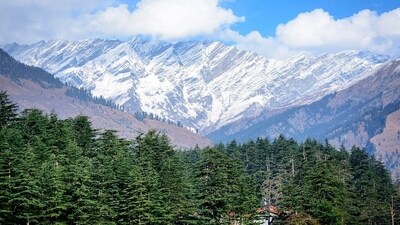 3. Manali: A perfect destination for adventure seekers, Manali offers a range of activities ranging from paragliding, skiing, river rafting to trekking. Surrounded by the Pir Panjal and Dhauladhar range, this hill station is a perfect escape from the scorching sun. (Pixabay) 3. Manali: A perfect destination for adventure seekers, Manali offers a range of activities ranging from paragliding, skiing, river rafting to trekking. Surrounded by the Pir Panjal and Dhauladhar range, this hill station is a perfect escape from the scorching sun. (Pixabay)