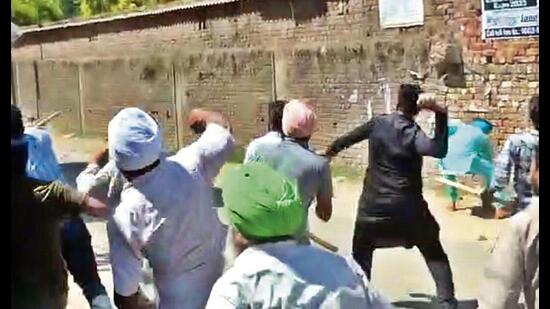 Ahead of the bulk order of wheat transportation, two factions of truck operators clashed at Maur in Bathinda to take control of the union on Wednesday.