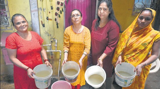 Mumbai, India - April 05, 2023: Residents of Juhu Koliwada receive sewage like drinking water since a month now, in Mumbai, India, on Wednesday, April 05, 2023. (Photo by Vijay Bate/HT Photo) (HT PHOTO)
