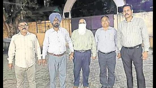 The accused CA in custody of vigilance bureau officials in Ludhiana on Wednesday. (HT Photo)