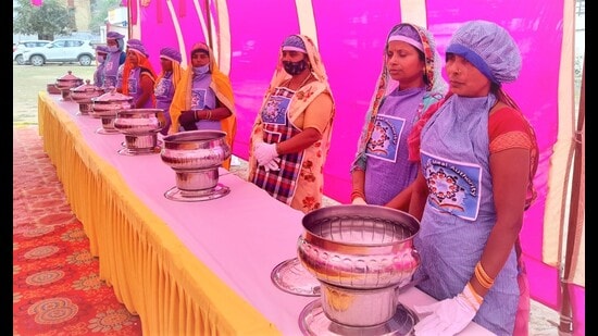 This is for the first time that the state government has released funds to purchase uniform for the cooks. (HT Photo)