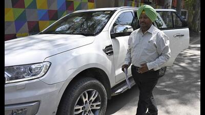 Former Congress MLA Kuldeep Vaid outside the vigilance bureau (VB) office in Ludhiana on Thursday. (Gurpreet Singh/HT) Former Congress MLA Kuldeep Vaid outside the vigilance bureau (VB) office in Ludhiana on Thursday. (Gurpreet Singh/HT)