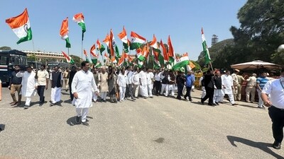 Oppn parties will begin their Tricolor March from Parliament House to Vijay Chowk at 11.30 am. (Twitter)