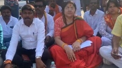 BJP MP Locket Chatterjee sits on a dharna after being allegedly stopped from entering Hooghly to participate in Hanuman Jayanti celebrations. (Twitter/Locket Chatterjee) BJP MP Locket Chatterjee sits on a dharna after being allegedly stopped from entering Hooghly to participate in Hanuman Jayanti celebrations. (Twitter/Locket Chatterjee)