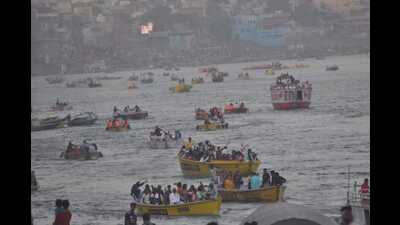 The cost of painting these boats will be borne by the authorities. (HT Photo)